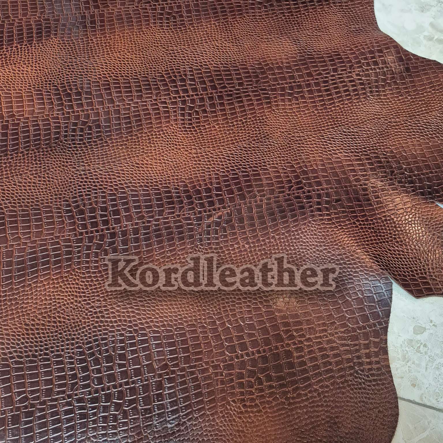 چرم گاوی طرح روکو فندقی سایه روشن