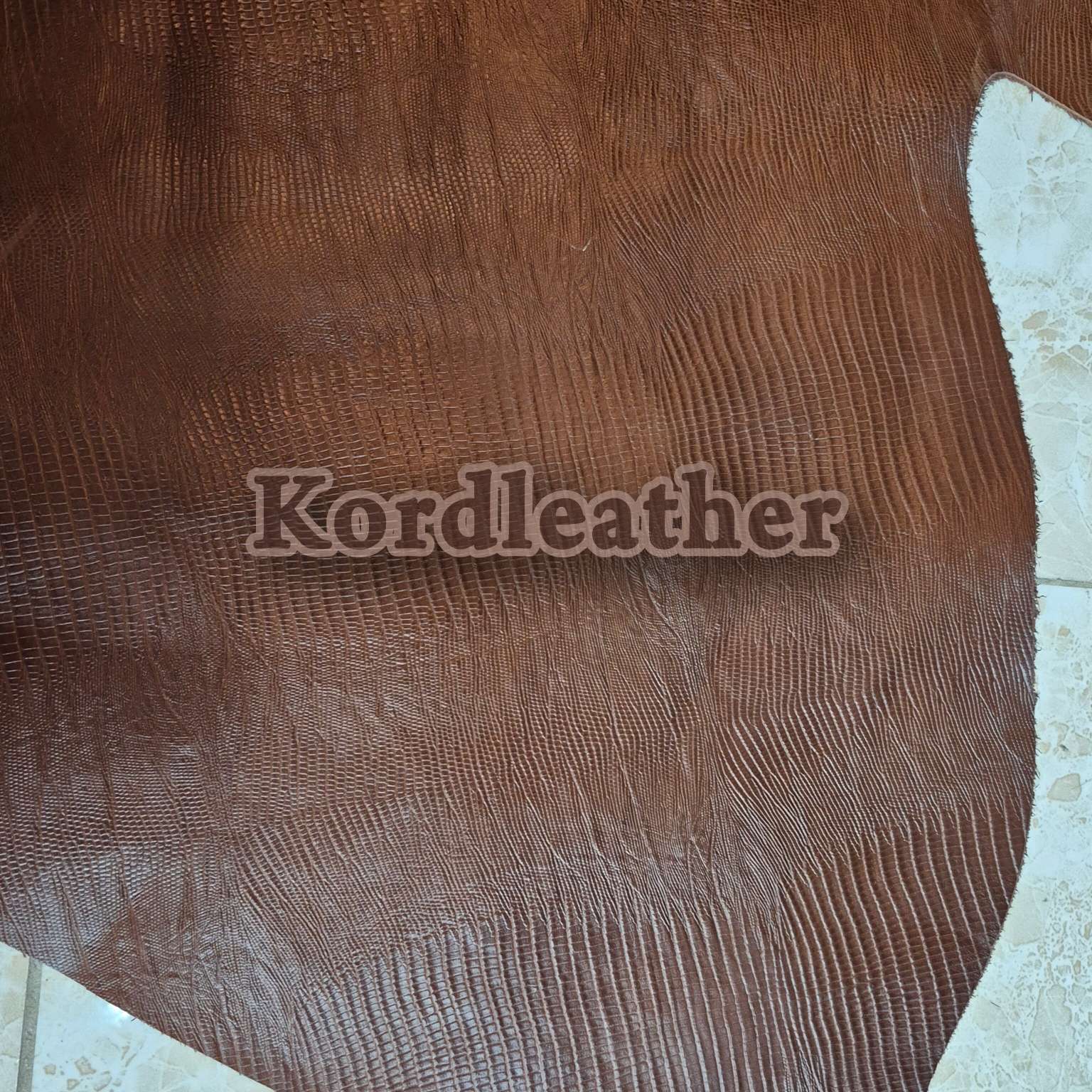 چرم گاوی طرح لیزارد قهوه ای روشن